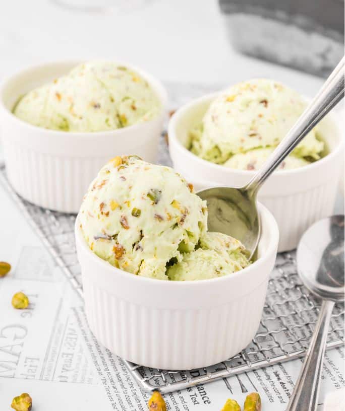 Rich & Creamy No-Churn Pistachio Ice Cream in 15 Mins